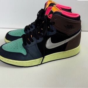 Nike Jordan’s Retro 1 Mid size 5.5Y/7W. “Tokyo Bio Pack”